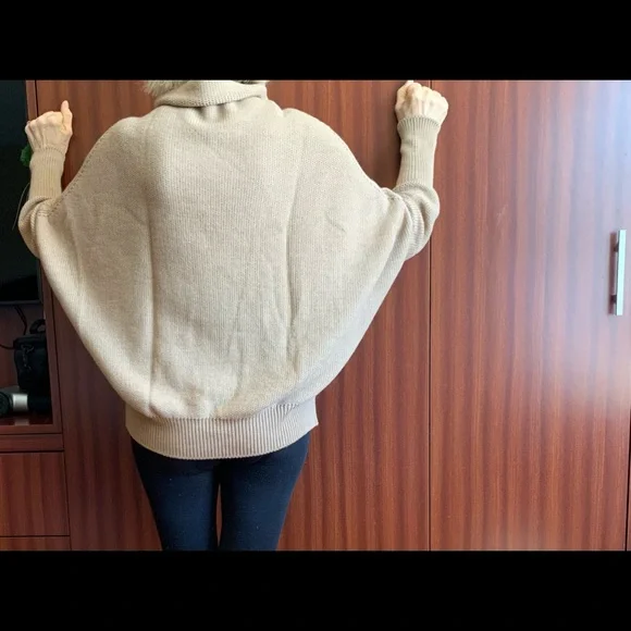 GUCCI Rear 100% Wool Sweater with wood LOGO GG on side.Hard to find. s M - Picture 12 of 16